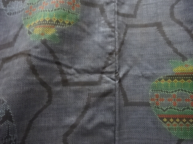  壺模様織り出し本場泥大島紬着物（5マルキ）